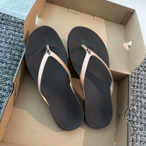 OluKai Ho’Opio Leather Flip Flops